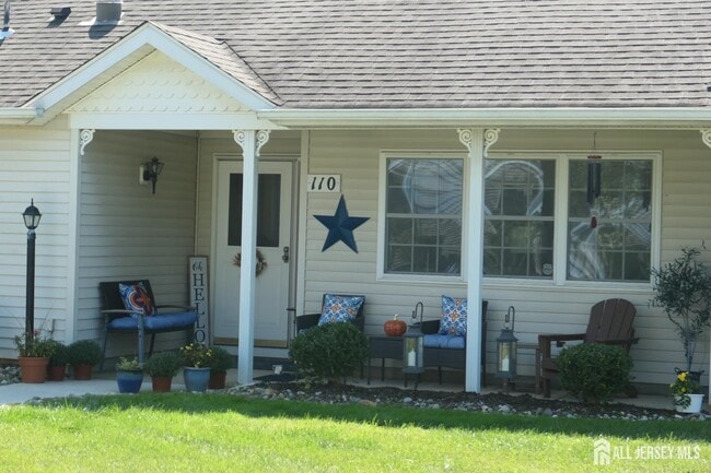 Photo - 110 Waterside Blvd