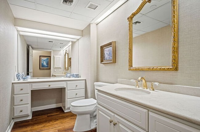 Photo - 1 Towers Park Ln Unidad 272.1