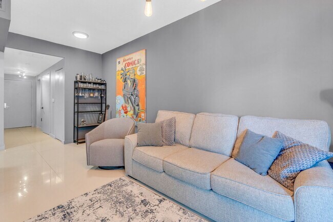 Photo - 488 NE 18th St Unidad 2104