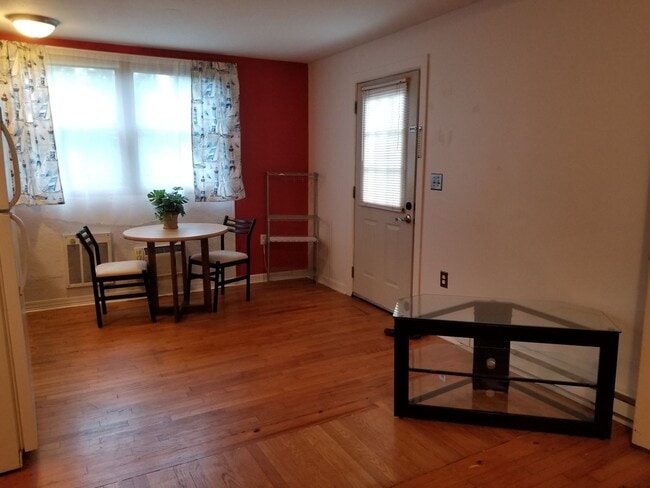 Photo - 1 bd 1 bath unit in triplex