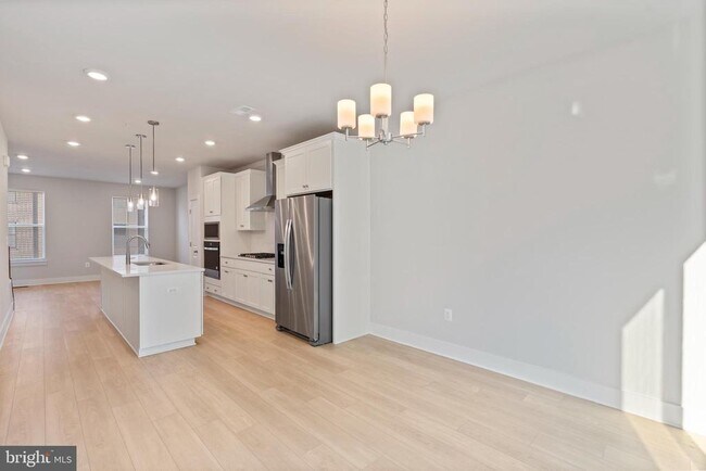 Photo - 2709 Light St