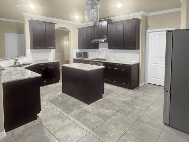 909 Blanco Ln