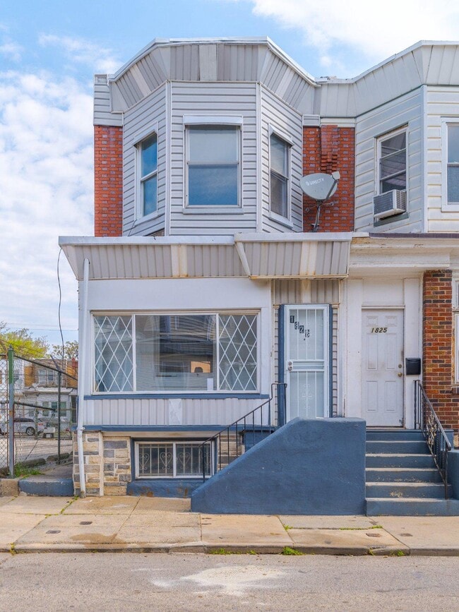 Building Photo - 1823 S Yewdall St