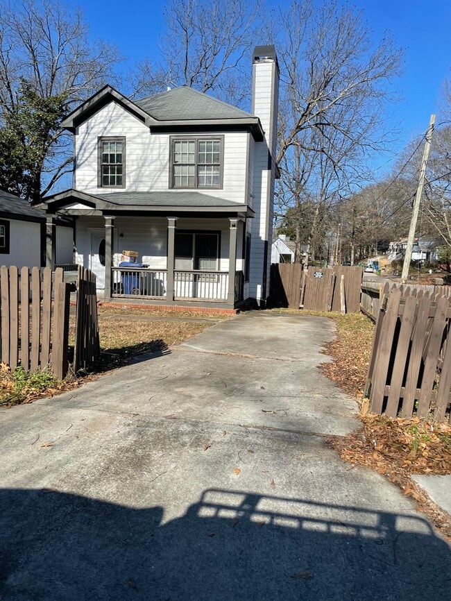 Building Photo - 3Bed 2.5 bath - Open Plan Home.