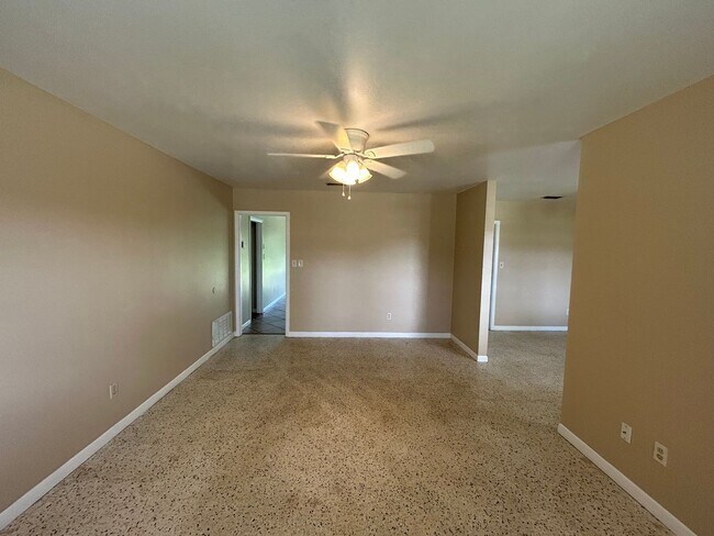 3330 NW 27th Ave