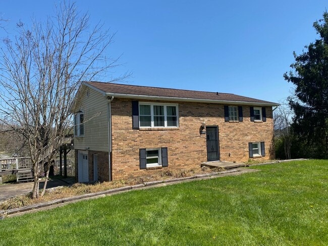 4 bedroom home in Chuckey TN - 4 bedroom home in Chuckey TN