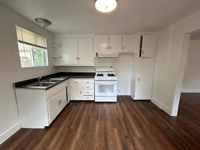 Photo - 1747 Bonnie Brae Ave