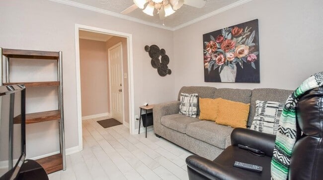 Photo - 2116 Godfrey St