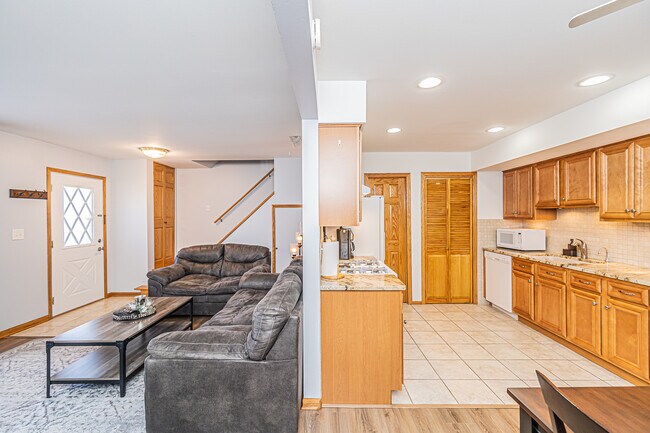 Photo - 1305 Kingsbury Dr