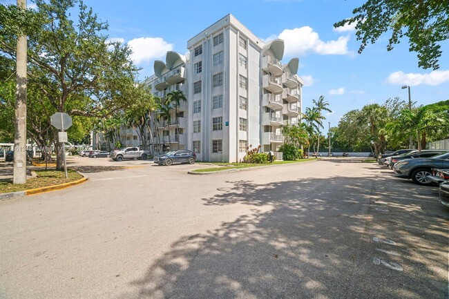 Building Photo - 498 NW 165th St Unit D-201 Rental