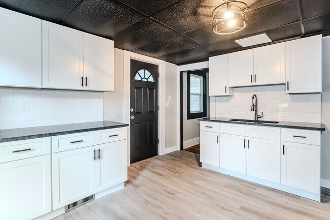 Photo - 108-110 Northampton Ave Unit Apt 1