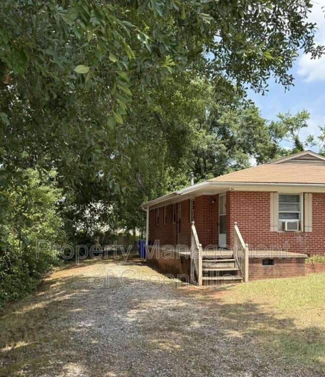 Building Photo - 9 Eisenhower Dr Unit A