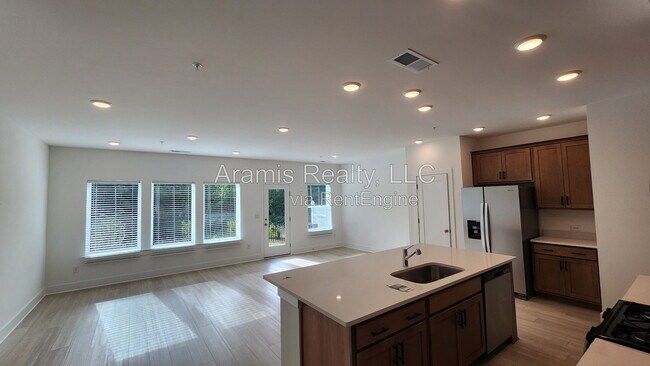 Photo - 450 Laurelwood Ln