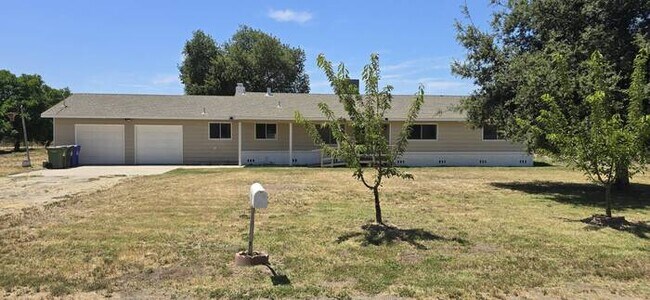 East Modesto Country Living, 3 Bedrooms 2 Bathrooms
