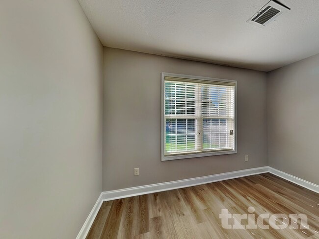 Photo - 231 W Oak St