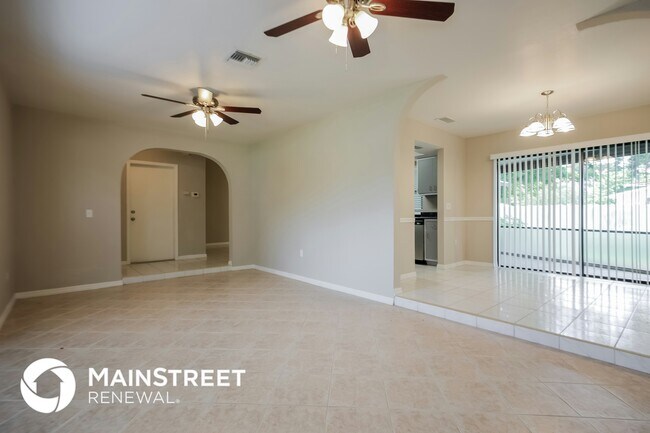 Photo - 627 SE 19th Ln