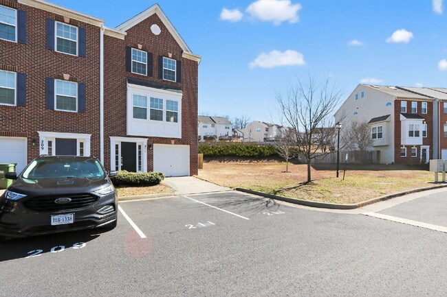 Welcome to a gorgeous end unit townhouse, located in the Heather Hills community.
