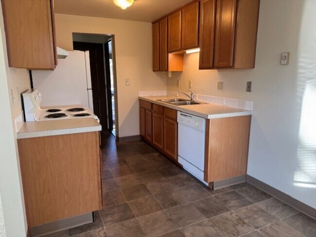 Photo - MOVE IN SPECIAL 1/2 OFF FIRST MONTHS RENT WITH A YEAR LEASE / West Side Location
