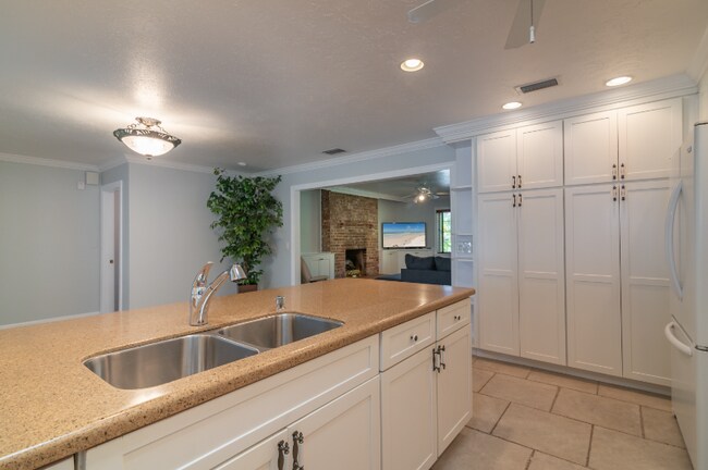 Photo - 2130 Pinehurst St