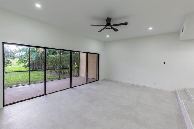 Photo - 1989 Canterbury Cir