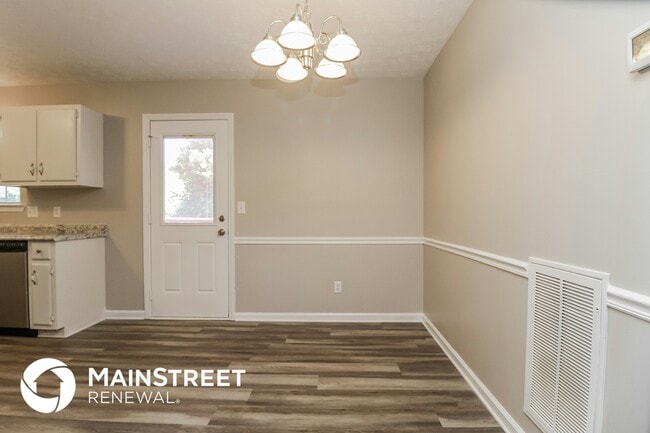 Photo - 2440 Sawmill St