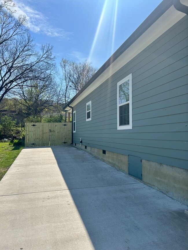 Photo - Charming 3 bed, 2 bath home! Fully fenced in, HUGE laundry room!