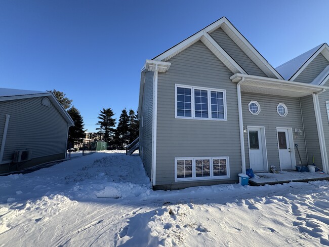 Photo - 110 Lonsdale Dr