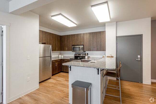 3BR, 2BA - 1,211 SF