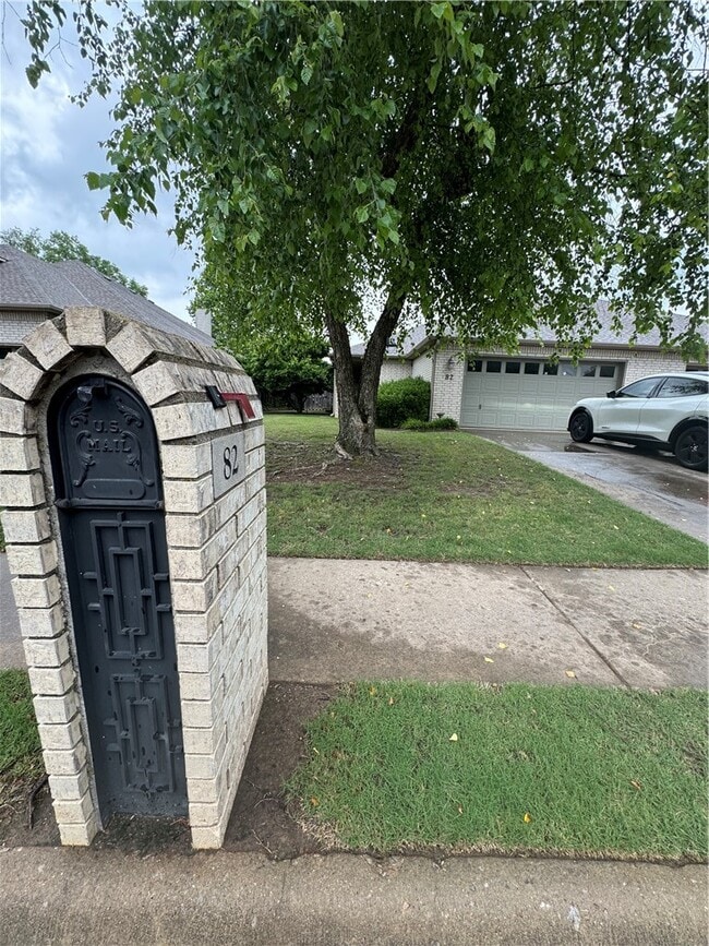 Photo - 82 E Cydnee St