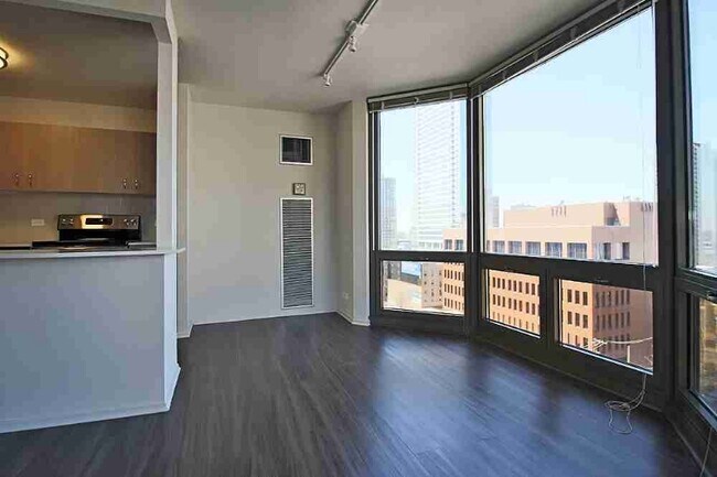 Photo - 1138 N Dearborn Pkwy