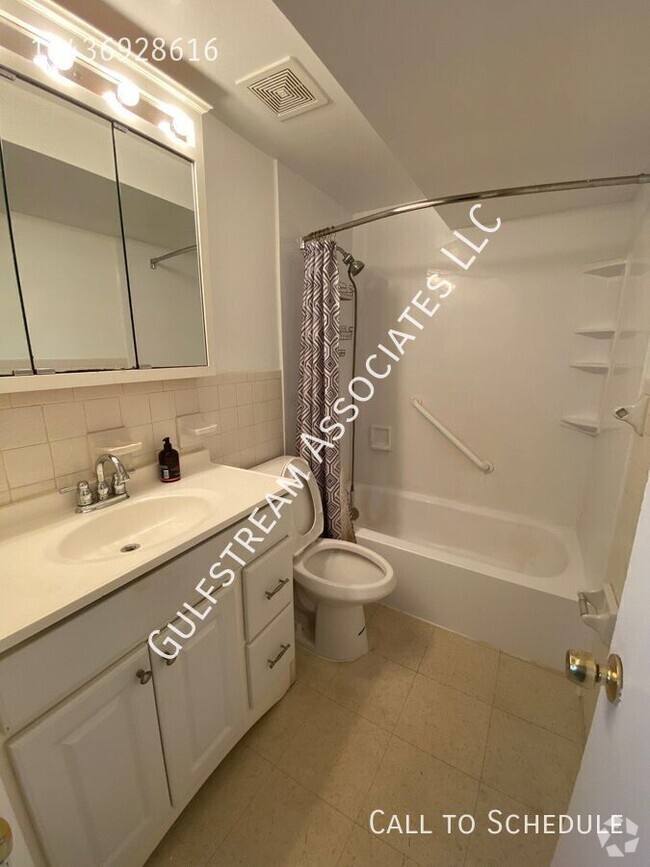 Building Photo - 3804 W Bay Ave Unit Apt 1