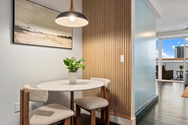 Building Photo - 4422 N 75th St Unit 6002