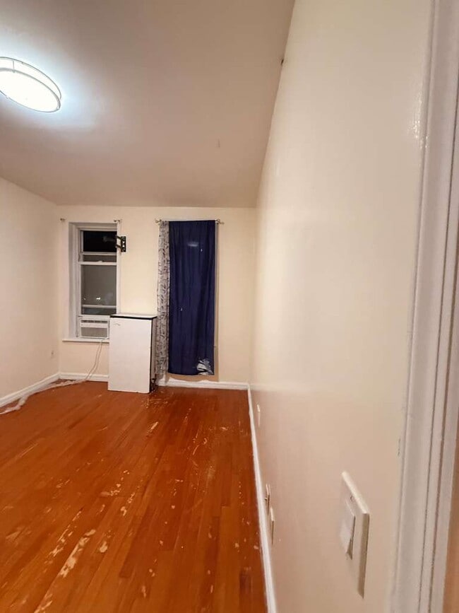 321 Eldert Ln Unit 2nd Floor