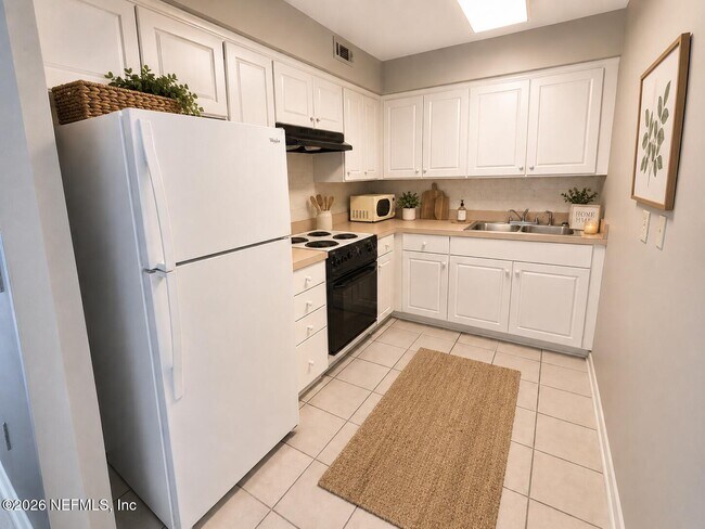 Photo - 402 Lower 8th Ave S Unit 5