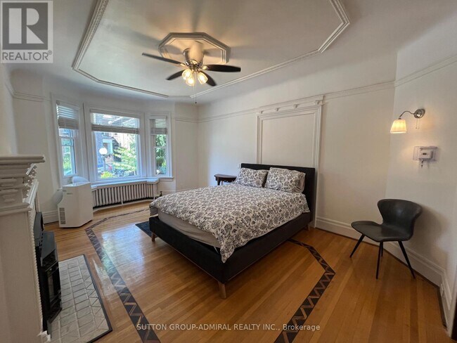 Photo - 335 Palmerston Blvd