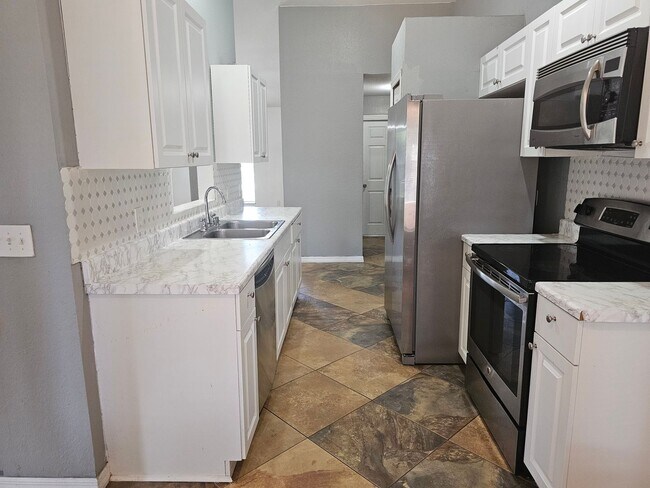 Photo - BEAUTIFUL 3 BED / 2 / BATH /2 CAR GARAGE (...