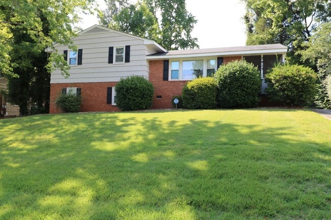 Building Photo - 2815 Ashwood Dr Rental