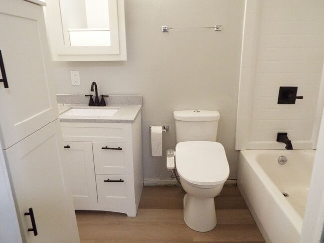 Photo - 710 W 3rd St Unit 3