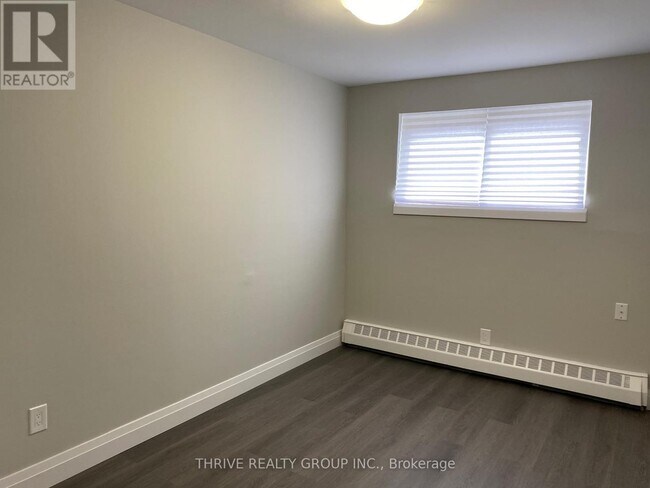 Photo - 106 King Edward Ave Unité 2