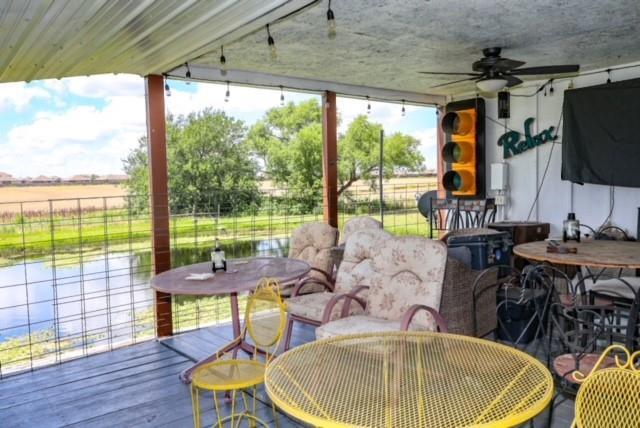 Photo - 412 Lloyds Ln