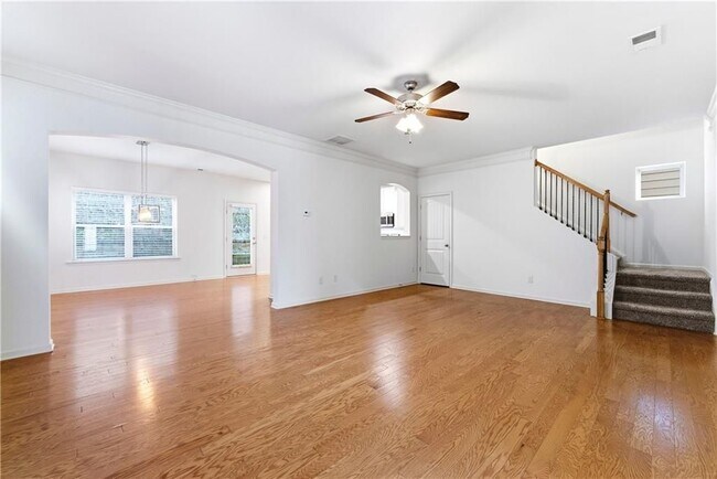 Photo - 413 Village View