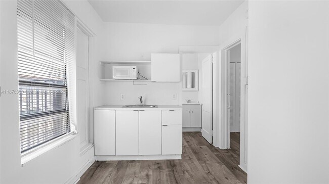 Photo - 1011 SW 5th St Unit 3