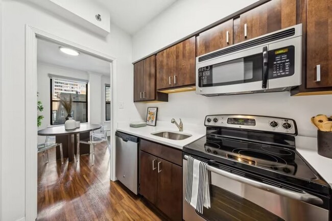 Photo - 120 E Chestnut St