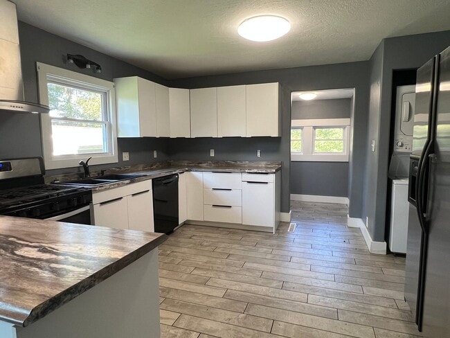 Photo - 2433 N Albertha Ave
