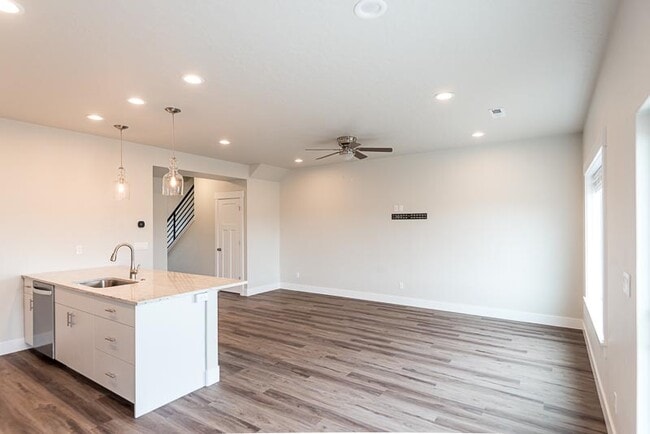 Photo - 305 Johnson Rd