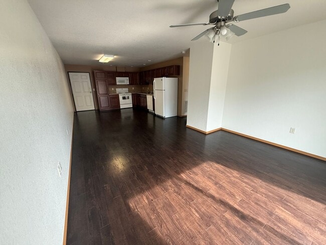 Photo - Upper 2 Bed 1 Bath Unit 505#8