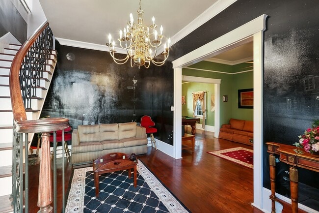 Photo - 1030 Burgundy St