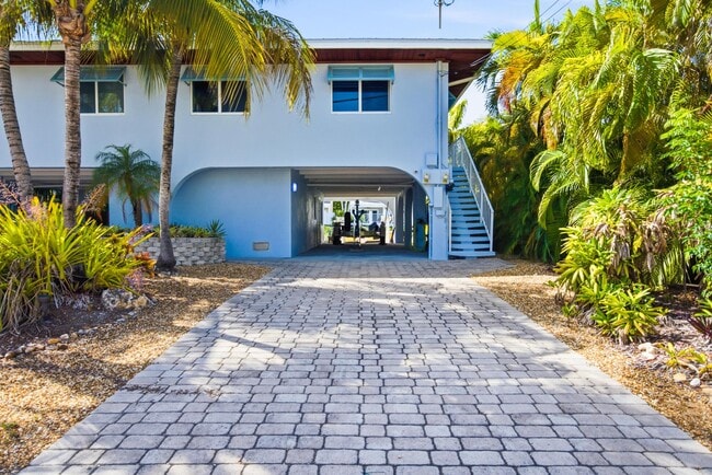 Photo - 138 Indies Dr N