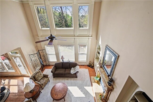 Photo - 4026 Palisades Main