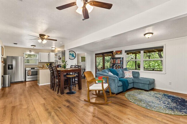 Photo - 467 Burr Oak Ln